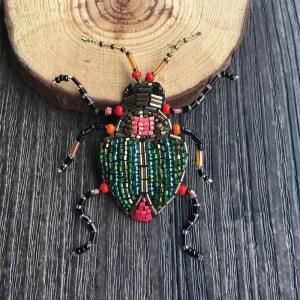 Spilla Scarabeo in Perle - Gioiello Originale Fatto a Mano!