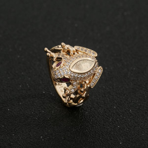 Vue dessuss de la Bague Grenouille Prince Émeraude