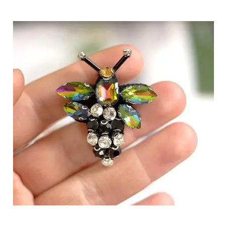 Broche Abeille "Éclat Mystique"