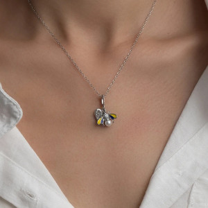 Collana Ape Perla di Miele indossata - 2 colori a scelta!