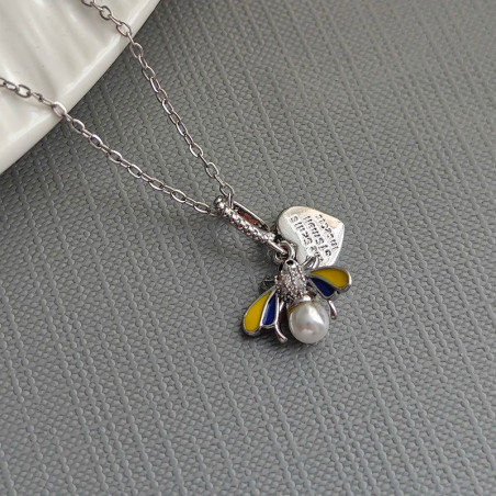 Dettaglio Collana Ape Perla di Miele Colore Argento