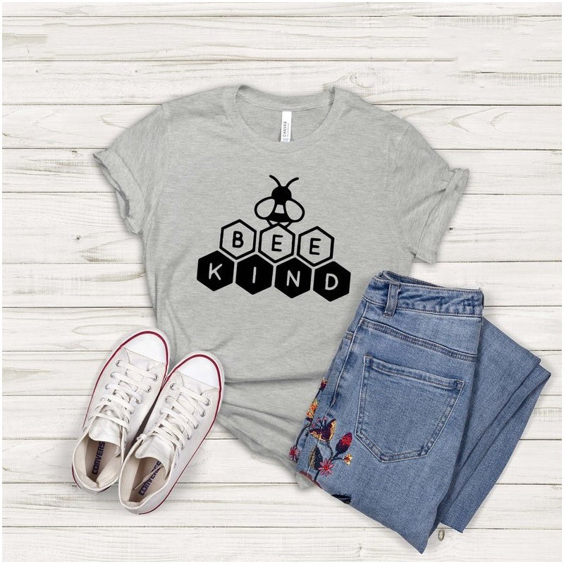 Maglietta Ape Donna 'Bee Kind' con Design Nido d'Ape | 1001ABEILLE