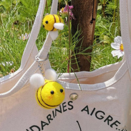 Porte-clés tout doux en feutre  une abeille pour vos secrets