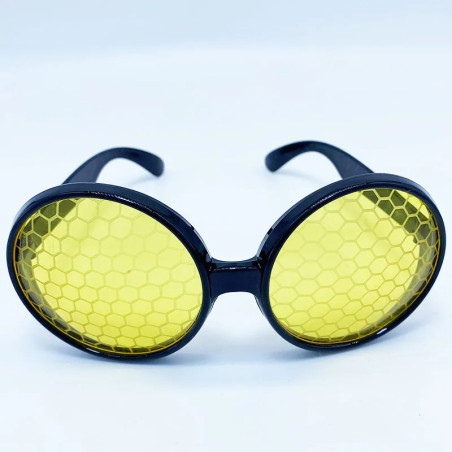 Paire de lunettes alvéolées