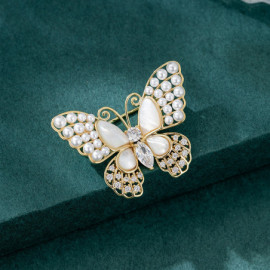 Broche Papillon composée de Perles 