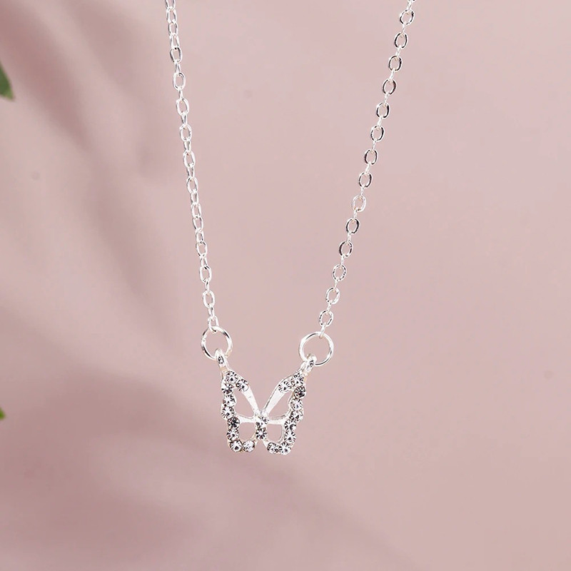 Collier papillon étincelant