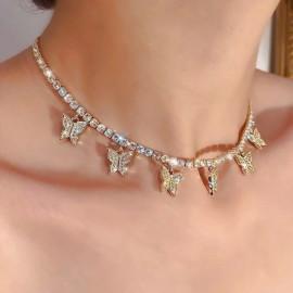 Collier papillon tout de cristal et strass !