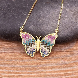 Collier avec pendentif papillon en strass de couleur étincelante - modèle 1