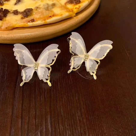 Boucles d'oreilles papillon en maille noire et blanche - couleur blanc
