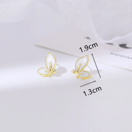 dimensions Boucles d'oreilles papillon blanc nacré