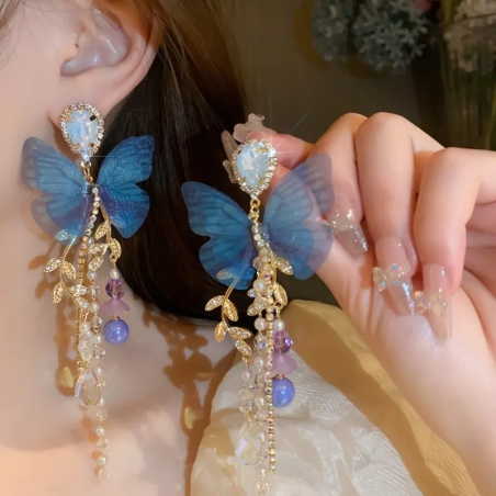 détails des Boucles d'oreilles papillon bleu et pendant de cristaux
