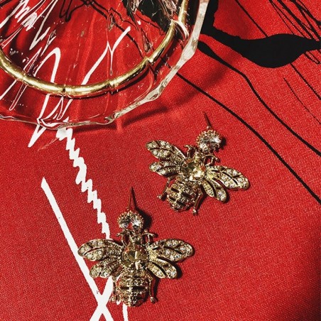 Boucles d'oreilles abeille longues en strass sur écrin