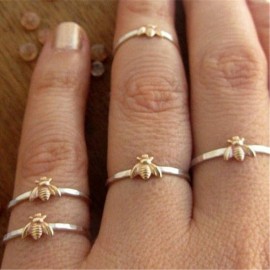 Magnifique bague en forme de petite abeille