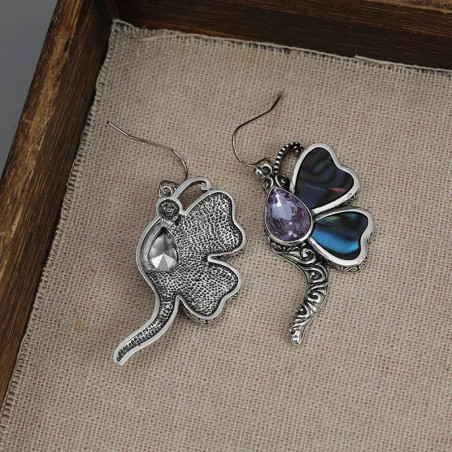 Vue détaillée des Boucles d'oreilles pendantes Libéllule en métal et Coquillage Ormeau Abalone