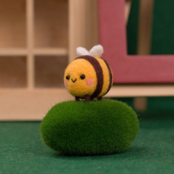 Porte-clés Adorable Petite Abeille faite main en feutre de laine - modele 1