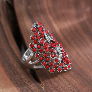 Vue de côté de la Large Bague Libéllule Réglable Design Libellule Creuse en Cristal Rouge
