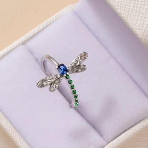 Vue générale Bague Libéllule Couleur Argent avec Strass Brillants vert et Bleu