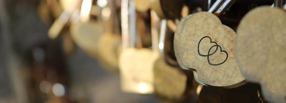 Portachiavi ape: regalo utile in metallo, natura